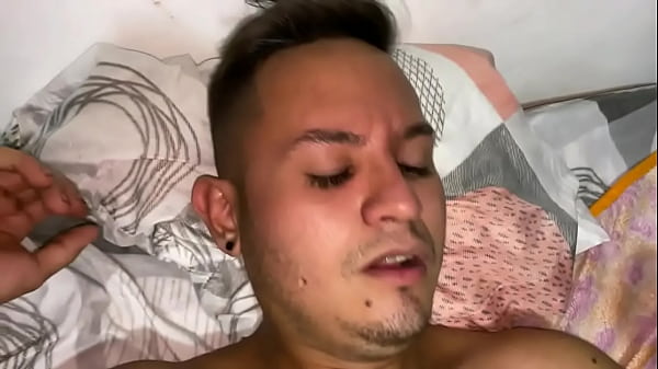 Image tengo una tarde muy divertida con un chico que no es mi marido