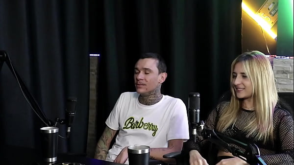 Image Sente raiva com quem desmarca um encontro, vendia punheta e ela n&atilde_o gosta de flertes e saiu com jogador de futebol - Yasmin Pariz & Ktal Vagabundo do Bom (SHEER/RED)