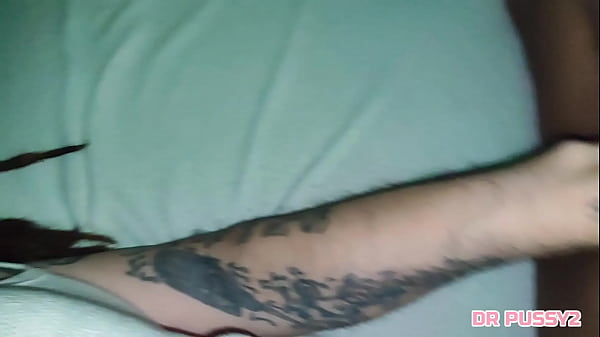 Image A MINHA CUNHADA PEDIU PARA FICAR NO MEU QUARTO A VER NETFLIX E ACABOU A DAR A BUCETA QUENTE NA MADRUGADA SEM NINGUEM OUVIR NADA