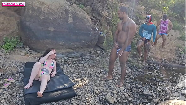 Image FUGIR DE CASA PRA TRAIR MEU MARIDO COM TRES MASCARADOS NA BEIRA DO RIO