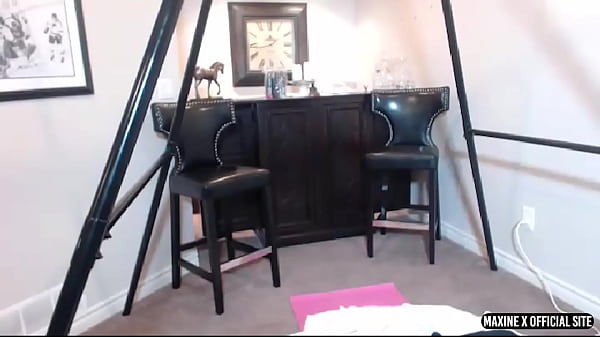 Image Maxine Spreads Her Bubble Ass Tu Dildo Fuck Herself In Webcam Show!