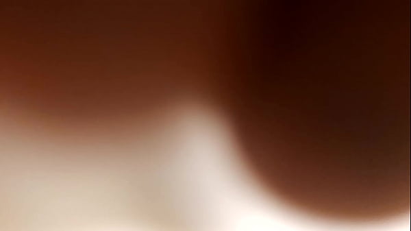 Image Geile Schlampe schluckt gen&uuml_sslich die ganze Pisse, die ihr in den Rachen gegossen wird