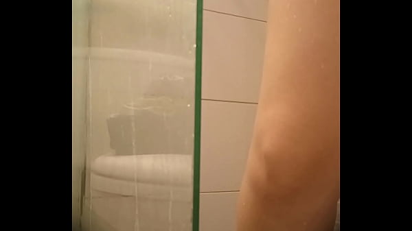 Image Hermanastra venezolana Milet espiada mientras se ba&ntilde_a y depila el co&ntilde_o CAMARA ESPIA REAL