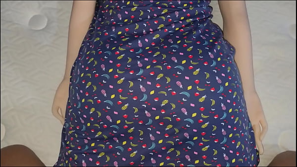 Image Mi Hermanastra Descansando con un Vestido Pijama que se le Ve si Gran Culo Sexy no Pude Resistirme
