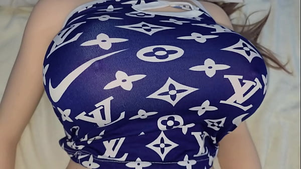Image Me Aprovecho de las Grandes Tetas de mi Madrastra en mi Polla Cuando Esta Descansando en su Dormitorio