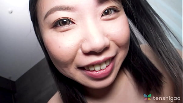 Image Sexy Japanese chubby model brunette Kaede Morimoto.