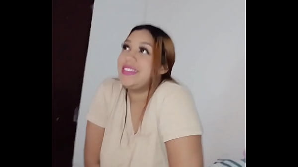 Image Mi vecino barbudo entra a mi cuarto Y Me Hace Venir Rico !!