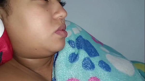 Image Cansado Lleg&oacute_ del trabajo Me pongo a Ver porno y Que me masturbe mi Esposa!!