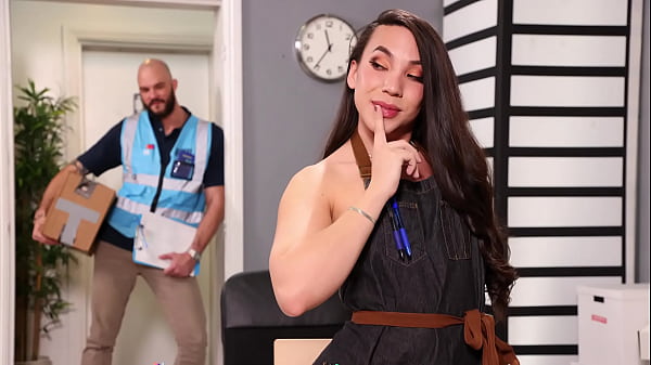 Image Trans Girl Lets Delivery Bareback Her Before He Moved Away