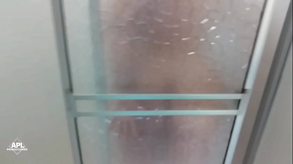 Image Que buena manera de disfrutar el ba&ntilde_o con la esposade mi hermanastro, me la follo en la regadera