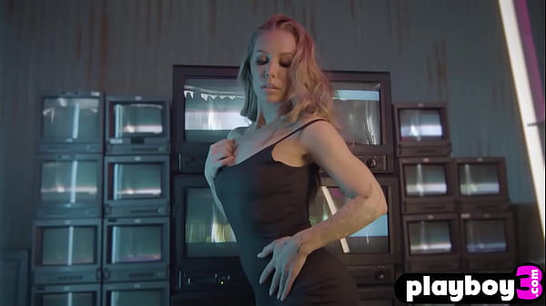 Image Big ass tattooed MILF model Nicole Aniston exposed amazing tits and booty