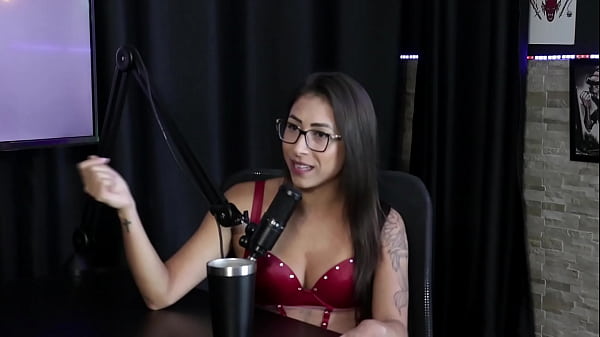 Image Gosta de apanhar mas n&atilde_o gosta de bater, foi capa da revista sexy, acha que homens tem medo dela e pensou em desistir do reality - Luciana Picchi (SHEER/RED)