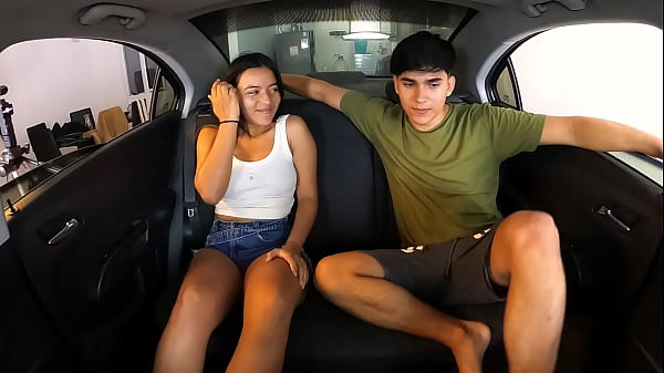 Image la cachonda mishell esta desesperada por follar con su uber