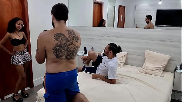 Image Bastidores da grava&ccedil_&atilde_o da primeira vez no canal da Victoria Ferraz gozando varias vezes e ganhando muito leite