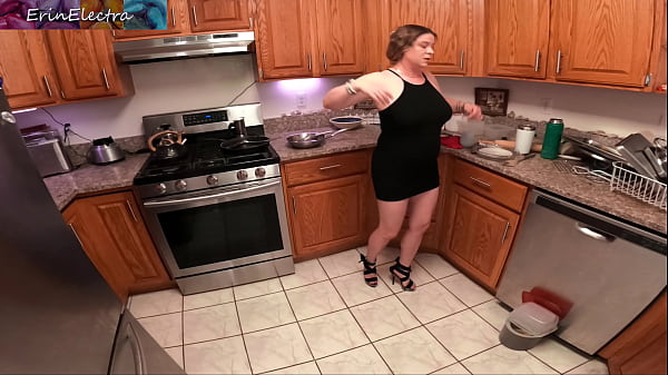 Image Stepmom gets it in the kitchen from her stepson after the divorce