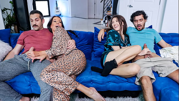 Image Stepdaughter and Stepmom Fuck with Stepdad and Stepbro in Foursome - Famsuck