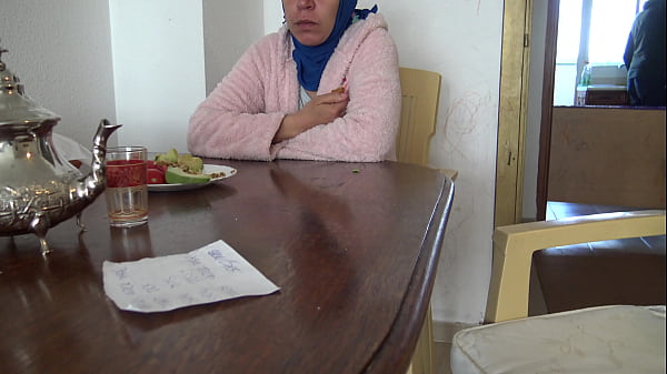 Image stepson shows his big dick to algerian stepmom during breakfast