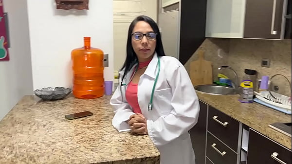 Image Madrastra Doctora se Equivoco de Pastilla y ahora Debe Ayudar a la Polla de su Hijastro