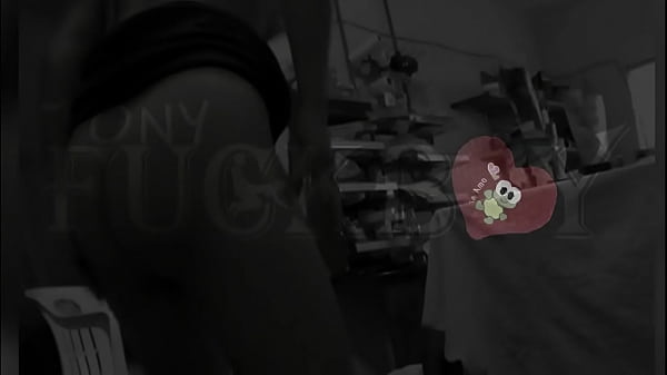 Image Esto es lo que hacen con migo cuando les digo que no tengo novia porque soy demasiado t&iacute_mido.. Las casadas literalmente se abren las nalgas para ofrecerme el culo.
