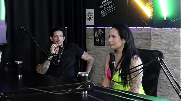 Image Teve crise de ansiedade por causa da sua roupa transparente na casa de swing, tentou trazer amigos para o porn&ocirc_ - Joice Muller & Rennan Delgado