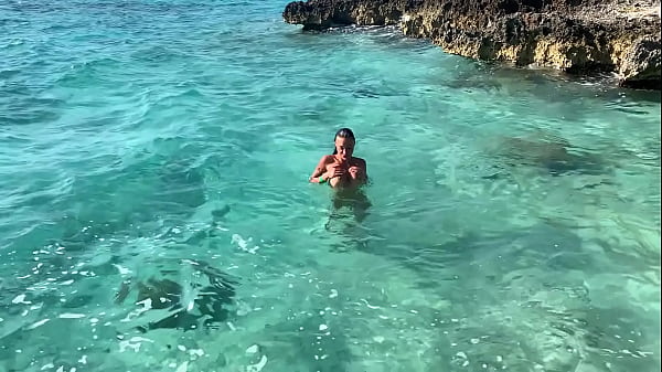Image Monika Fox Stopped A Tour Bus To Swim Naked In Sea (Free)