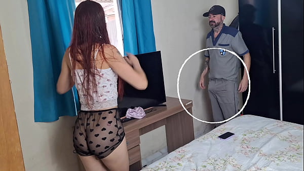 Image Manutencista e a dona de casa safada se exibe