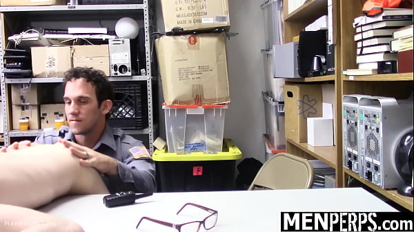 Image Young Guy Caught on Camera Shoplifting - Menperps
