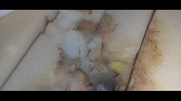 Image I fuck the mattress and ejaculate the sperm in the condom