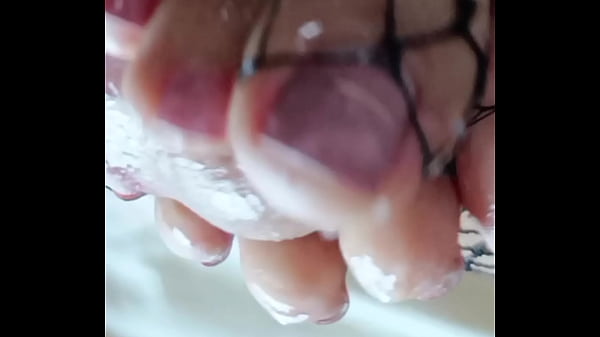 Image Foot fetish! Follandola delicioso y acabando en sus pies. B&uacute_scanos: juanlatino