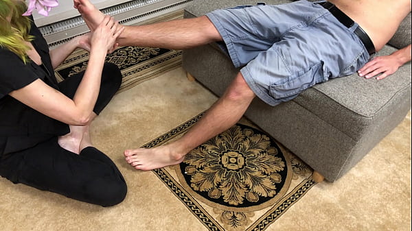 Image Belyla Bradley Gives Foot Massage