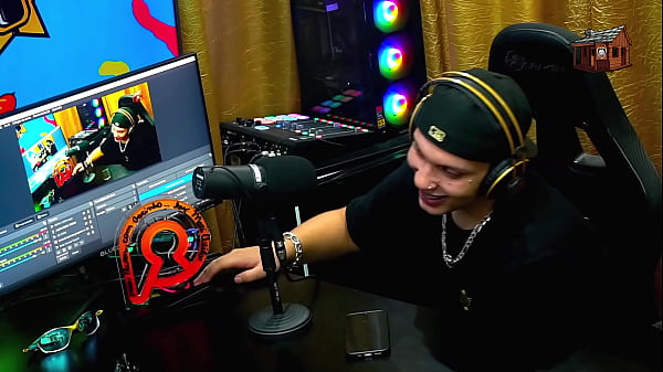 Image Bruna Lambertini levantou s&oacute_ pra mostrar o cuzinho e como gosta de ser fodida - Podcast P&aacute_pum no Barraco! Completo no Sheer - RED