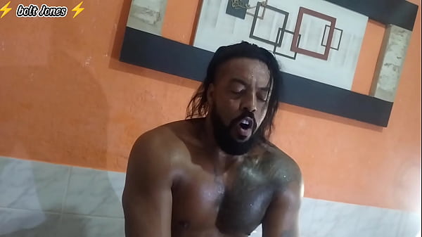 Image VENDEDOR DE MILHO DA PRAIA DO LEBLON CHEGA EM CASA SUA ESPOSA MAL&Eacute_VOLA BLACK FAZ UMA SURPRESA E CHAMA MORGANA BOLT PARA FAZER UM M&Eacute_NAGE
