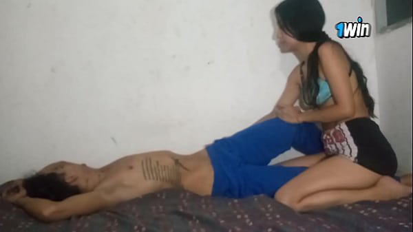 Image LLEGO CANSADO DEL TRABAJO Y MI HERMANASTRA CALIENTE DESEA CHUPARME LA VERGA | hermanastra caliente tiene sexo con su hermanastro -