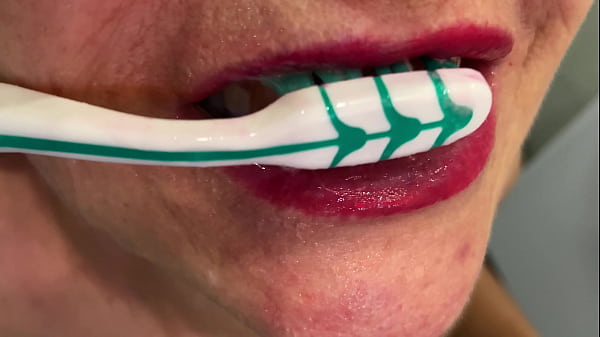Image Stepmom brush teeth with fresh sperm load