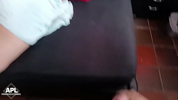Image Mi compa&ntilde_era de cuarto siempre que sale de darse un ba&ntilde_o se queda desnueda en cama para que yo al pasar entre y me la folle - Parte 1