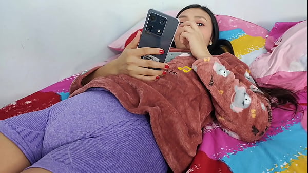 Image Rosibel, the stepdaughter most desired by her stepfather, takes off the condom so that it ends up inside her pussy