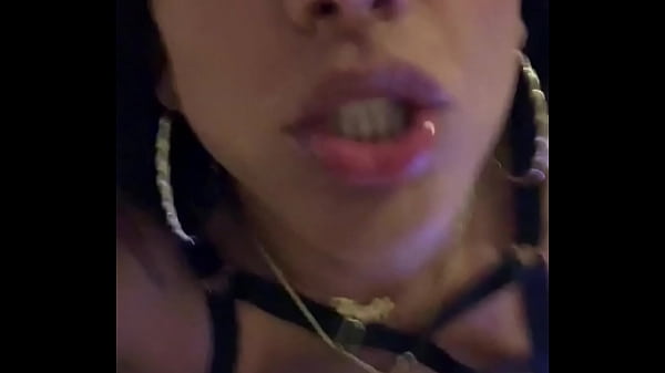 Image Travesti do pauz&atilde_o arrombando o cu de um entregador