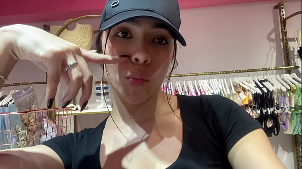 Image Zorra caliente sorprendida atrapada prob&aacute_ndose bikini con sus tetas perfectas y culo grande