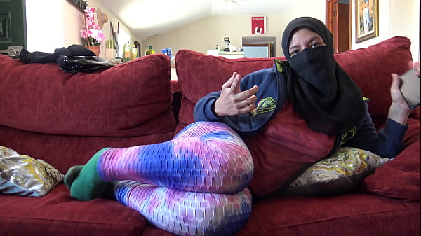 Image big ass hot algerian milf shows her hairy pussy and masturbates