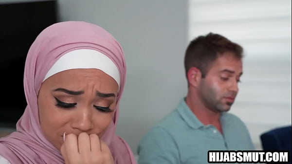 Image Shy muslim girl gets a sex lesson from american friend
