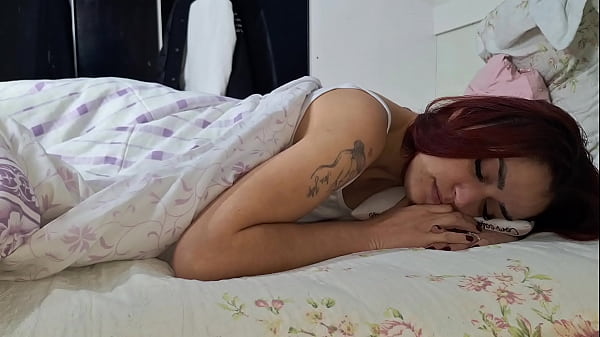 Image Fui pra cama da minha enteada e a fodi e a deixei toda cremosa