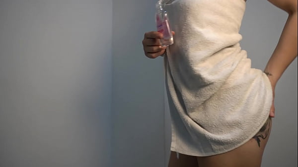 Image Recien salida de ba&ntilde_o cuerpo limpiecito blanquito dandose rico en esa cuquita