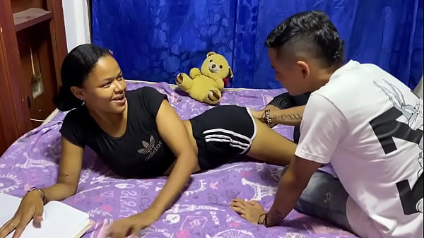 Image me follo a mi hermanastra y le hecho mi semen en su apretado co&ntilde_o