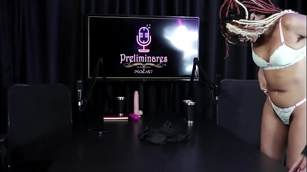 Image Ela fez uma demonstra&ccedil_&atilde_o do seu sexo oral e tirou a roupa ap&oacute_s perder na brincadeira, mostrando os peitos e explicando seu piercing e a casa de swing - Naomi Campos (SHEER/RED)
