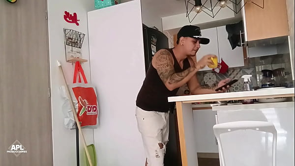 Image Cogiendo con el hermanastro de mi esposo mientras el muy cornudo est&aacute_ en la habitaci&oacute_n