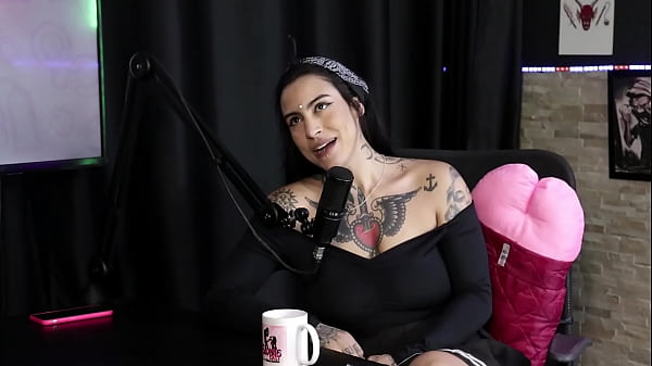 Image Teve a pol&ecirc_mica de seu cu engolir um plug G, sente tes&atilde_o no p&eacute_, come&ccedil_ou menage nova, gostou de fazer dp com pau grande, e o que ama no sexo... - Lexi Mallet (SHEER/RED)