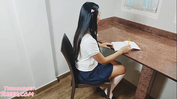 Image came home and my stepdaughter asks me for help with her homework, I can't, but she insists in a very provocative way!! colegiala