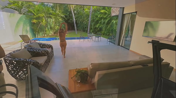 Image Essa BOMBEIRA SAFADA ESTAVA COM FOGO NO CU e pegou uma mangueira para apagar seu fogo enchendo seu cu de leite quentinho sem camisinha. Assista esse video completo no Cassiflix e vem gozar gostoso.