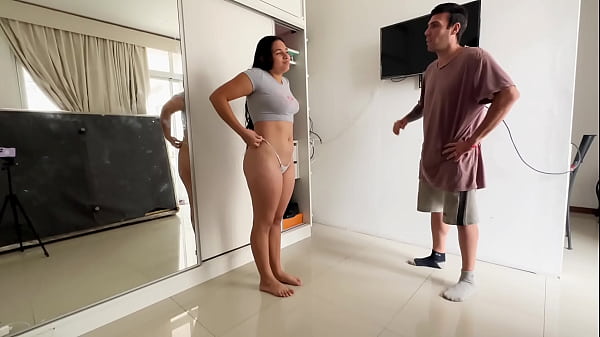 Image Le elijo las bragas a mi hermanastra y me la follo