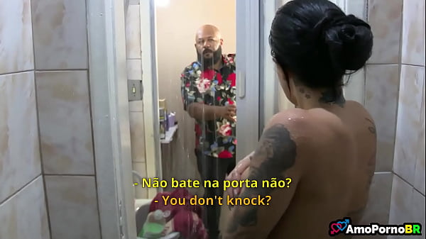 Image Porn&ocirc_ com hist&oacute_ria - Flagrei minha madrasta Elisa Sanches no banho, fui relaxar batendo uma pensando nela - AmoPornoBR